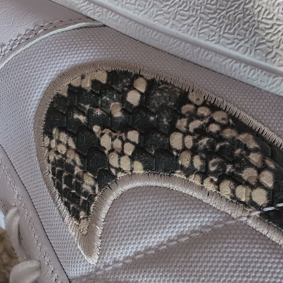 Nike Men's Book Chapter One Sneakers - Picture 11 of 12